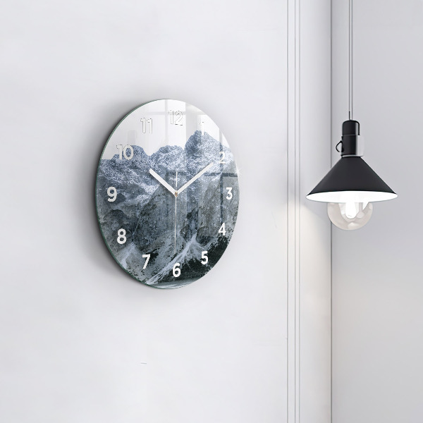 hodiny na skle Morskie Oko v Tatrách