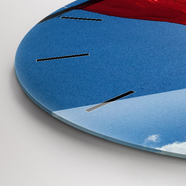 hodiny na skle Polská vlajka na pozadí oblohy