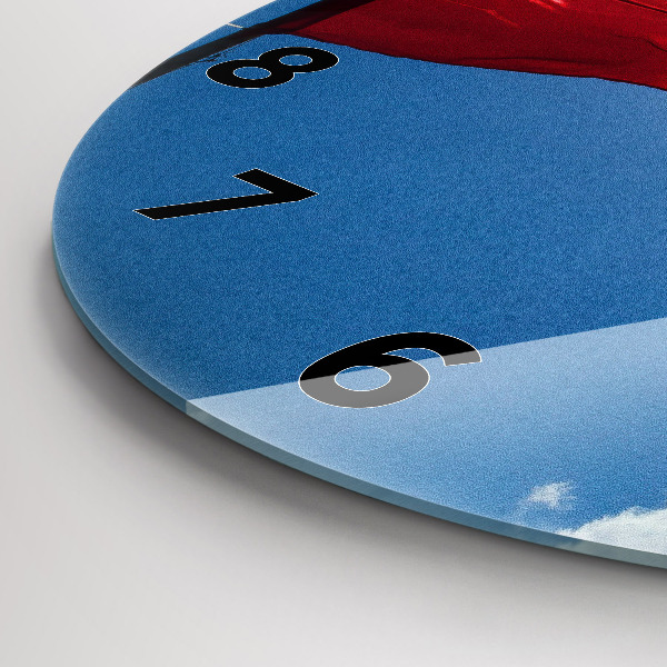 hodiny na skle Polská vlajka na pozadí oblohy