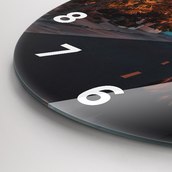 hodiny na skle Žena na silnici