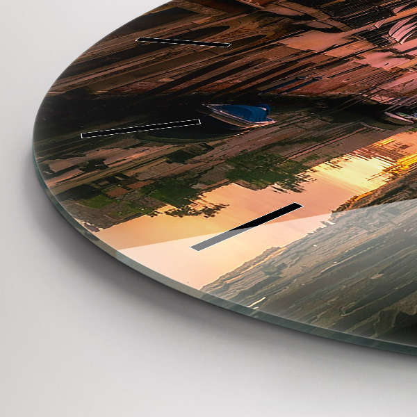 hodiny na skle Pohled na kanál ve městě