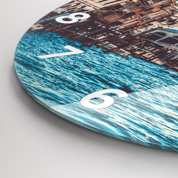 hodiny na skle Most Rialto v Benátkách