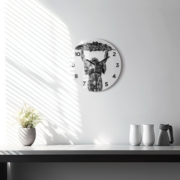 hodiny na skle Socha Svobody v Budapešti