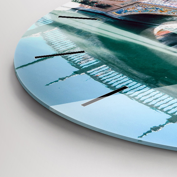 hodiny na skle Španělské náměstí v Seville