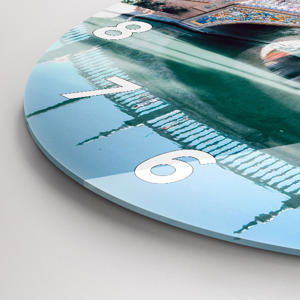 hodiny na skle Španělské náměstí v Seville