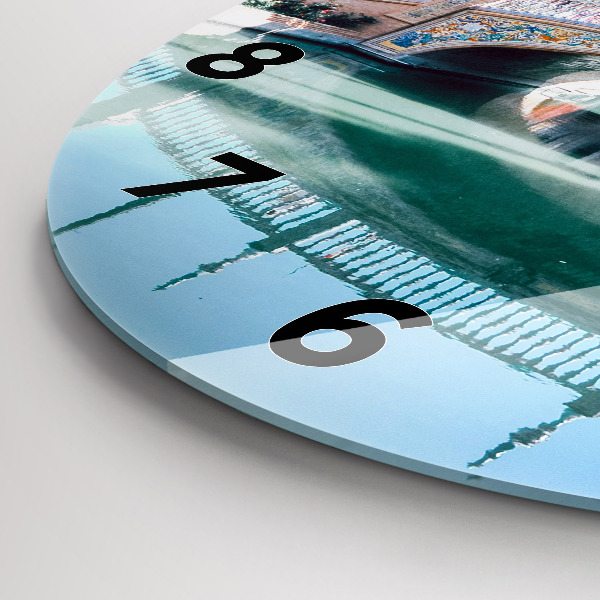 hodiny na skle Španělské náměstí v Seville