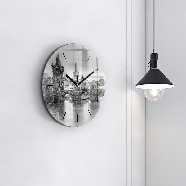 Kulaté skleněné hodiny s fotkou Karlův most v Praze