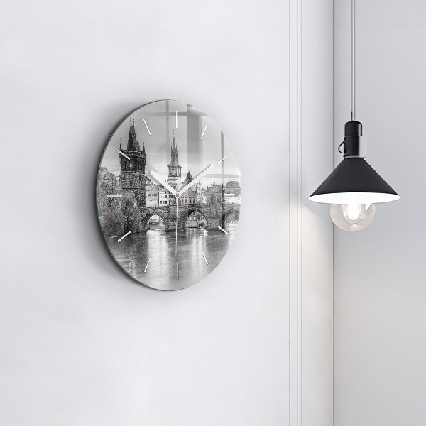 Kulaté skleněné hodiny s fotkou Karlův most v Praze