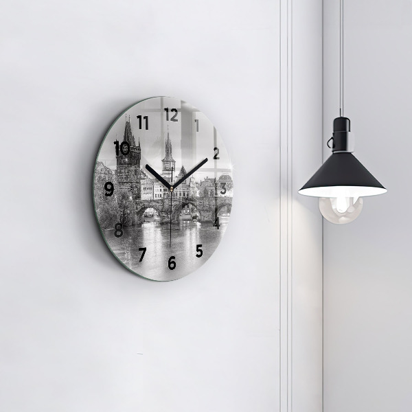 Kulaté skleněné hodiny s fotkou Karlův most v Praze