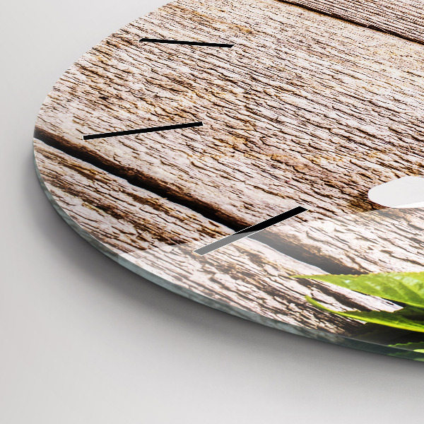 Kulaté skleněné hodiny s fotkou Květiny na dřevě